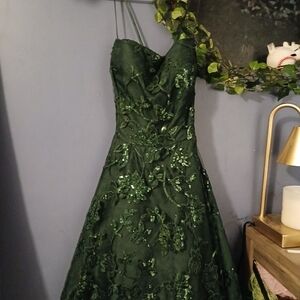Elegant Green Strapless Gown